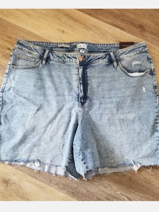 Pants - Relaxed Fit Bermuda